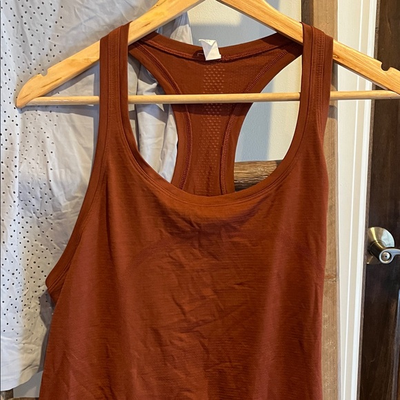 Lululemon EUC tank top lot size 10 - Picture 6 of 7